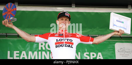 Il team del Lotto-Soudal Andre Greipel festeggia conquistando la quarta fase dell'Ovo Energy Tour della Gran Bretagna 2018 da Nuneaton al Royal Lemington Spa. Foto Stock