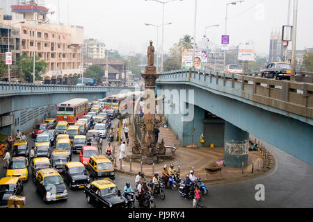 Statua di khada parsi di sheth cursetjee manockjee a Abdul Hamid ansari chowk Byculla Mumbai Maharashtra India Asia, Asia del Sud Foto Stock