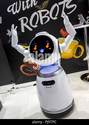 UBTECH, robotica Cruzr, Humanoid robot di servizio, IFA 2018, Berlino, Internationale Funkaustellung Foto Stock