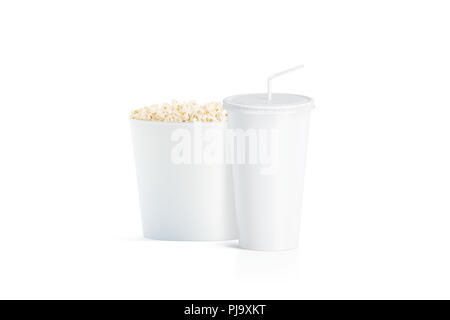 Vuoto bianco benna popcorn con tazza con paglia mockup, isolato, rendering 3d. Svuotare un fast food pack e soda carta di bere la tazza con il coperchio e il tubo mock Foto Stock