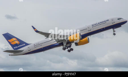 IcelandAir volo dall'Aeroporto Internazionale di Glasgow legato per l'Islanda, Renfrewshire, Scozia - 16 agosto 2016 Foto Stock