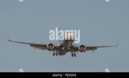 Ryanair è una delle più grande deuropa low cost carrier e gestisce molti servizi giornalieri da e per Glasgow che vanno da voli nazionali attraverso inter Foto Stock