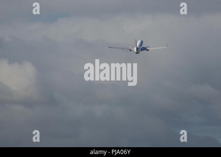 Westjet volo diretto ad Halifax Nova Scotia visto ottenere pronto e uscire dall'Aeroporto Internazionale di Glasgow. Questo è stato un volo introduttivo che ha Foto Stock