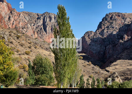 Valle di montagna paesaggio, Noravank monastero, Vayots Dzor provincia, Armenia Foto Stock