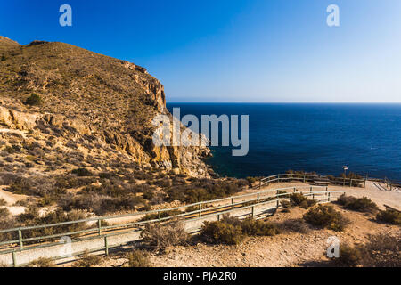Scogliere in La Azohia Murcia nel mare Mediterraneo, Spagna Foto Stock