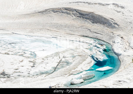 Un lago icey in Tatayama Foto Stock