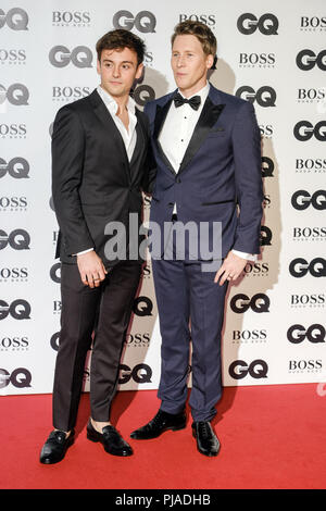 Londra, Regno Unito. 5 Settembre, 2018. Tom Daley e Dustin Lance Black a GQ Men of the Year Awards 2018 in associazione con Hugo Boss mercoledì 5 settembre 2018 tenutasi presso la Tate Modern di Londra. . Foto di Julie Edwards. Credito: Julie Edwards/Alamy Live News Foto Stock