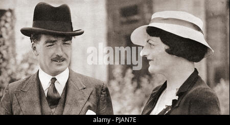 Editoriale di Anthony Eden con la moglie Beatrice, visto qui nel 1938. Robert Anthony Eden, 1° Conte di Avon, 1897 - 1977. British politico conservatore, Segretario di Stato per gli affari esteri e del Primo Ministro del Regno Unito. Beatrice Helen Eden nee Beckett, 1905 - 1957. Prima moglie del politico britannico Anthony Eden. Da questi straordinari anni, pubblicato in 1938. Foto Stock