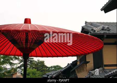 Tradizionale Giapponese carta ombrellino ombrello in Kyoto Foto stock -  Alamy