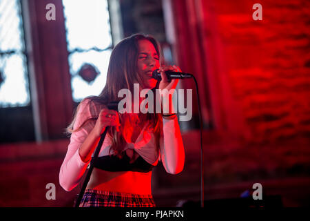 Norvegia, Bergen - Giugno 16, 2018. Il cantante australiano e cantautore chiodi di garofano esegue un concerto dal vivo durante il norvegese music festival Bergenfest 2018 a Bergen. (Photo credit: Gonzales foto - Jarle H. Moe). Foto Stock