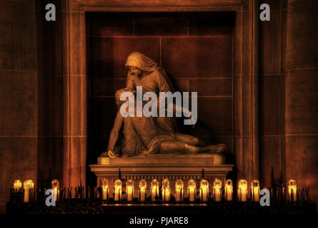 Statua in chiesa a Pasadena, in California Foto Stock