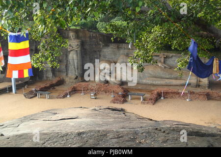 Big Buddha reclinato statua in Polonnaruwa,Sri lanka Foto Stock
