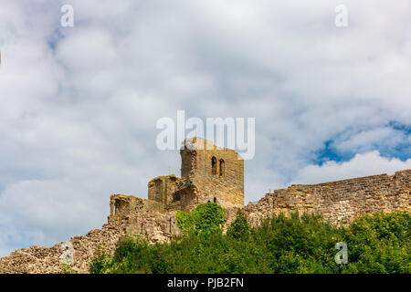 Spettacolare scogliera paesaggio con Castello di Scarborough in North Yorkshire. Foto Stock