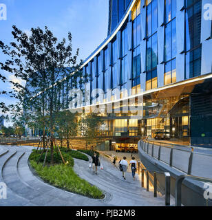 Vista esterna. Raffles City Hangzhou, Hangzhou, Cina. Architetto: UNStudio, 2017. Foto Stock