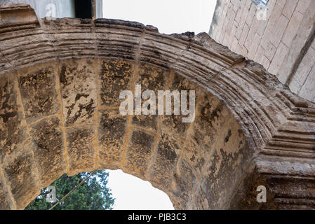 Vista dettagliata di Ulu(Grande Moschea) cancello costruito tra il 1170-1175 in Sanliurfa,Turchia. Foto Stock