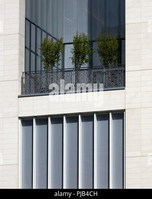 La facciata esterna dettaglio. Aga Khan Centre di Londra, Regno Unito. Architetto: Maki e Associates, 2018. Foto Stock