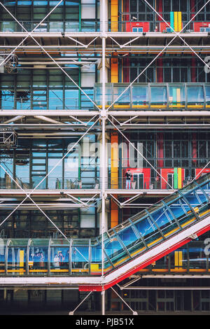 Parigi, Francia - 02 gennaio 2009: facciata dettaglio del Centro Georges Pompidou di Parigi, Francia. Il centro è un museo di arte moderna Foto Stock