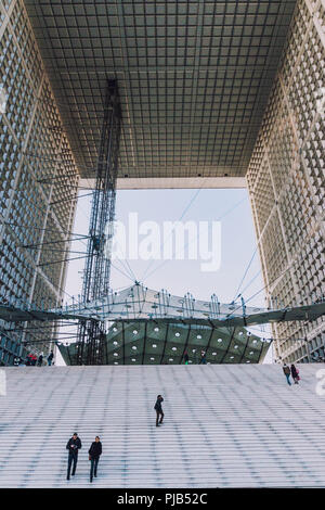 Parigi, Francia - 03 gennaio 2009: La Grande Arche nel quartiere degli affari La Defense di Parigi Foto Stock