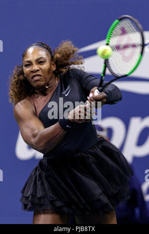Serena Williams (USA) competing at the 2018 US Open Tennis. Foto Stock