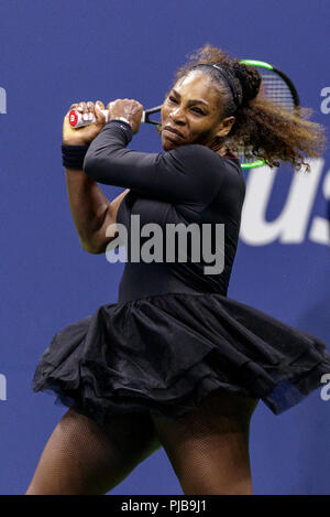 Serena Williams (USA) competing at the 2018 US Open Tennis. Foto Stock