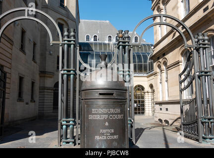 Esterno di Edimburgo Sheriff Court sul Chamber Street di Edimburgo, Scozia, Regno Unito Foto Stock