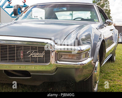 MATTHEWS, NC (USA) - 3 Settembre 2018: UN 1969 Olds Toronado automobile sul display alla XXVIII Matthews annuale riunione Auto & Moto Visualizza. Foto Stock