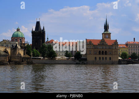 Smetana Museum sulle rive del fiume Moldava a Praga Foto Stock