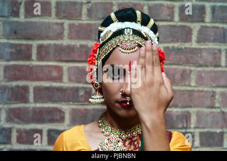 Yamini ha vissuto in India del Sud per tutta la sua vita. Ella ha migrato a Jackson Heights nove mesi fa alla danza Kuchipudi stile. Foto Stock