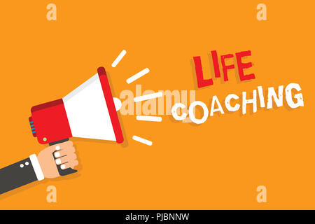 Conceptual la scrittura a mano che mostra Life Coaching. Business photo vetrina per migliorare lo stile di vita da sfide ci incoraggia nella nostra carriera Man holding megaphon Foto Stock