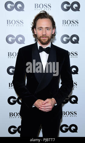 Tom Hiddleston nella sala stampa della GQ Men of the Year Awards 2018 in associazione con Hugo Boss tenuto presso la Tate Modern di Londra. Foto Stock