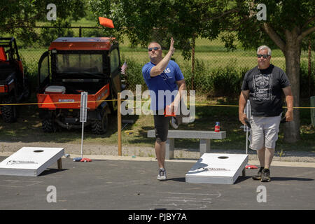 Torneo di Cornhole, Cherry Valley giochi all'aperto, Otsego County, nello Stato di New York. Foto Stock