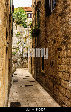 Storica città di Omis in Dalmazia Centrale Foto Stock