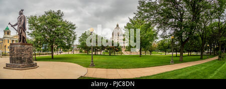 Vista panoramica del Minnesota Capitol Building e la zona circostante in Saint Paul, MN. Foto Stock