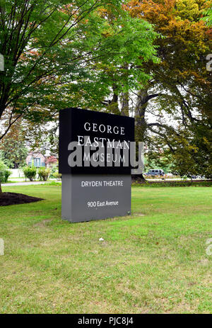 Il segno esterno all'entrata frontale del George Eastman House di Rochester, New York. Foto Stock