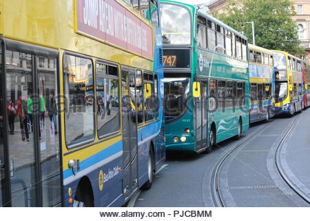 Gli autobus di Dublino come numeri turistiche luogo ma anche come più di 50% di autobus ispezionati dalla sicurezza stradale competente non ha superato il test nell'anno passato. Foto Stock