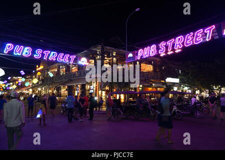 Pub Street in Siam Reap, Cambogia Foto Stock