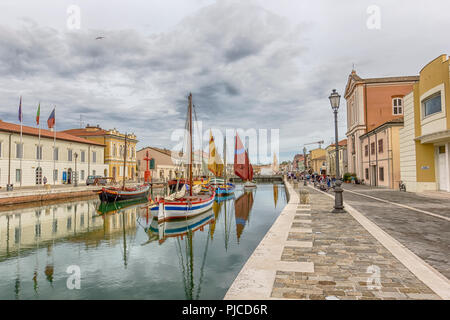 CESENATICO, Italia - 15 Settembre 2013: vecchie barche da pesca al Museo Marittimo. Il Museo Marittimo attrae migliaia di turisti ogni mese. Settembre Foto Stock