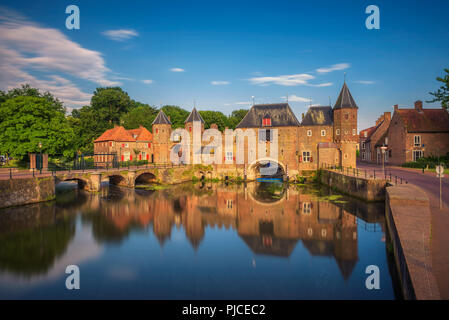 Medieval Town gate in Amersfoort, Paesi Bassi Foto Stock