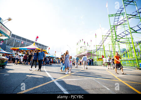 Toronto, Ontario / Canada - 2 Settembre 2018: una vista di una sezione della folla in occasione dell'annuale evento CNE in Toronto, Canadian National Exhibition Foto Stock