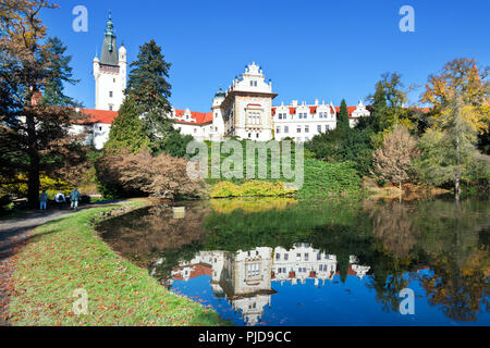 Repubblica ceca, PRUHONICE - Ott 22, 2016: castelli rinascimentali e il suo parco, Pruhonice vicino a Praga, Repubblica Ceca. UNESCO protetti. Foto Stock