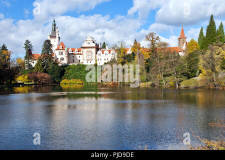 Repubblica ceca, PRUHONICE - Ott 22, 2016: castelli rinascimentali e il suo parco, Pruhonice vicino a Praga, Repubblica Ceca. UNESCO protetti. Foto Stock