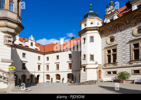 Repubblica ceca, PRUHONICE - Ott 22, 2016: castelli rinascimentali e il suo parco, Pruhonice vicino a Praga, Repubblica Ceca. UNESCO protetti. Foto Stock