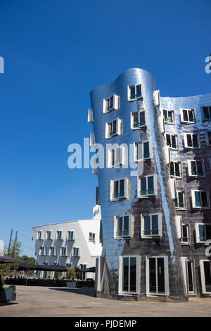 Il Gehry edifici Duesseldorf, nella Renania settentrionale-Vestfalia, Germania Foto Stock