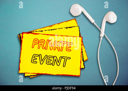 Parola di scrittura di testo evento privato. Il concetto di business per prenotazioni esclusivo RSVP Invitational seduto. Foto Stock