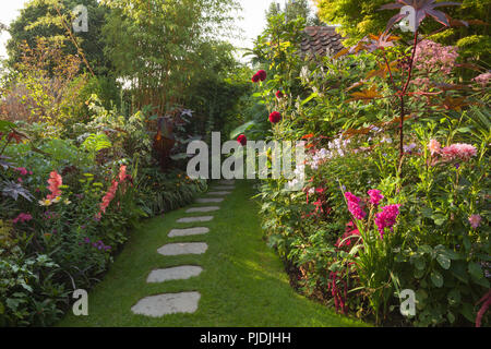 Il giardino segreto di Louth in tarda estate. Louth, Lincolnshire, Regno Unito. Agosto 2018. Inoltre conoscere come 68 Watt Lane. Foto Stock