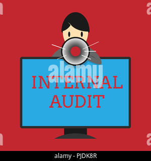 La scrittura della nota mostra di audit interno. Business photo vetrina valuta l'efficacia dei controlli e dei processi. Foto Stock