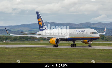 Islanda volo aereo visto lasciare per Rekjavik per visite turistiche turisti dall'Aeroporto Internazionale di Glasgow, Renfrewshire, Scozia. Foto Stock