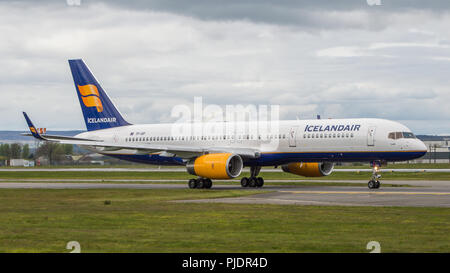 Islanda volo aereo visto lasciare per Rekjavik per visite turistiche turisti dall'Aeroporto Internazionale di Glasgow, Renfrewshire, Scozia. Foto Stock