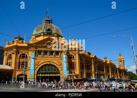 La stazione di Flinders Street, la più famosa attrazione di Melbourne, Australia Foto Stock