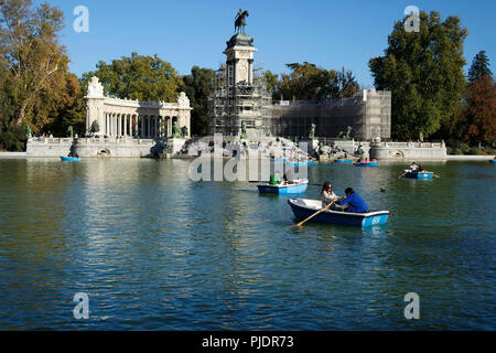 Denkmal Alfonsos XII, il Parque del Retiro di Madrid. Foto Stock